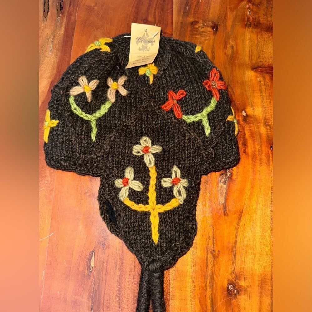 Handcrafted by Napalis artisans Chullo Knit Nepal Wool Hat, Green Flowers w/ties - Picture 4 of 9